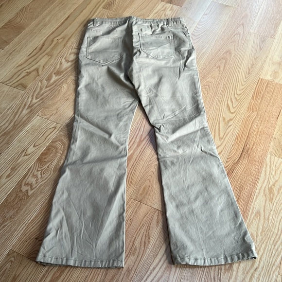 Brooke SZ 14, khaki tan pants with stretch. - Picture 8 of 12